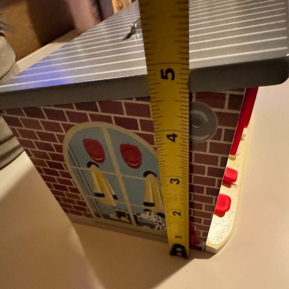 Melissa & Doug Lock & Roll Rescue
Garage - Picture 11 of 14